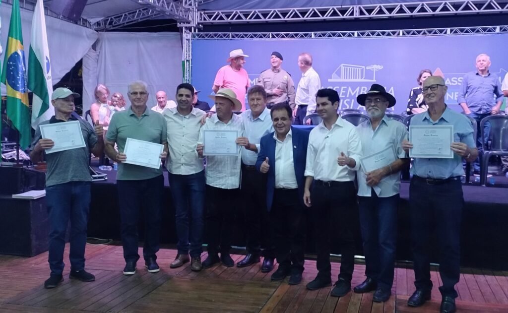 Pioneiros de Cruzeiro do Iguaçu são homenageados em sessão da Assembleia Itinerante na Expovizinhos 2025 5