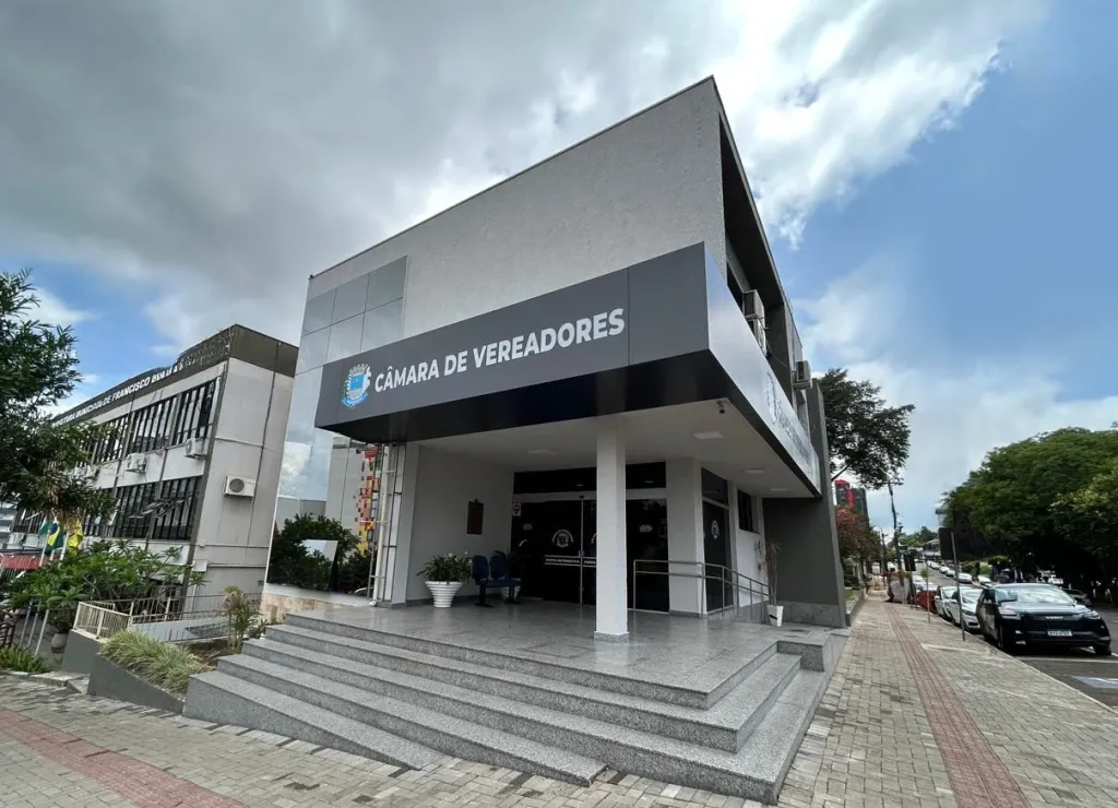 Vereador de Francisco Beltrão é denunciado por afetar a dignidade de uma mulher no Legislativo 8