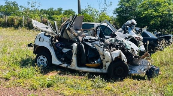 Sobe para seis o número de mortos em acidente entre carro e ônibus na PR-490 1